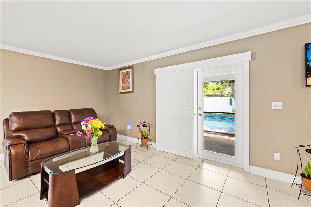 CORAL SPRINGS COUNTRY CLUB - Residential