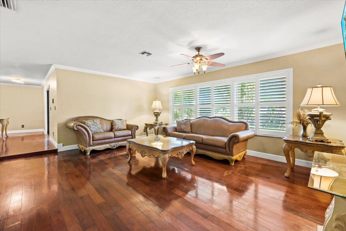 CORAL SPRINGS COUNTRY CLUB - Residential