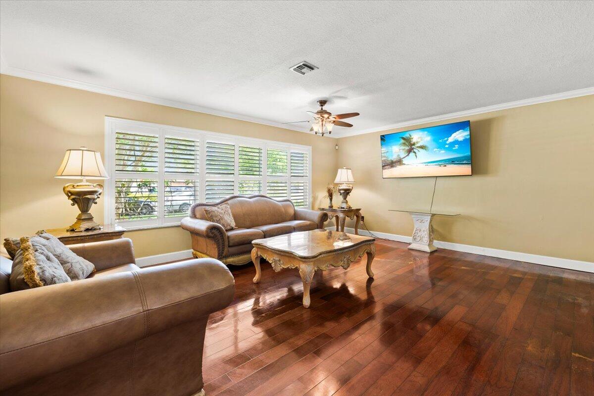 CORAL SPRINGS COUNTRY CLUB - Residential