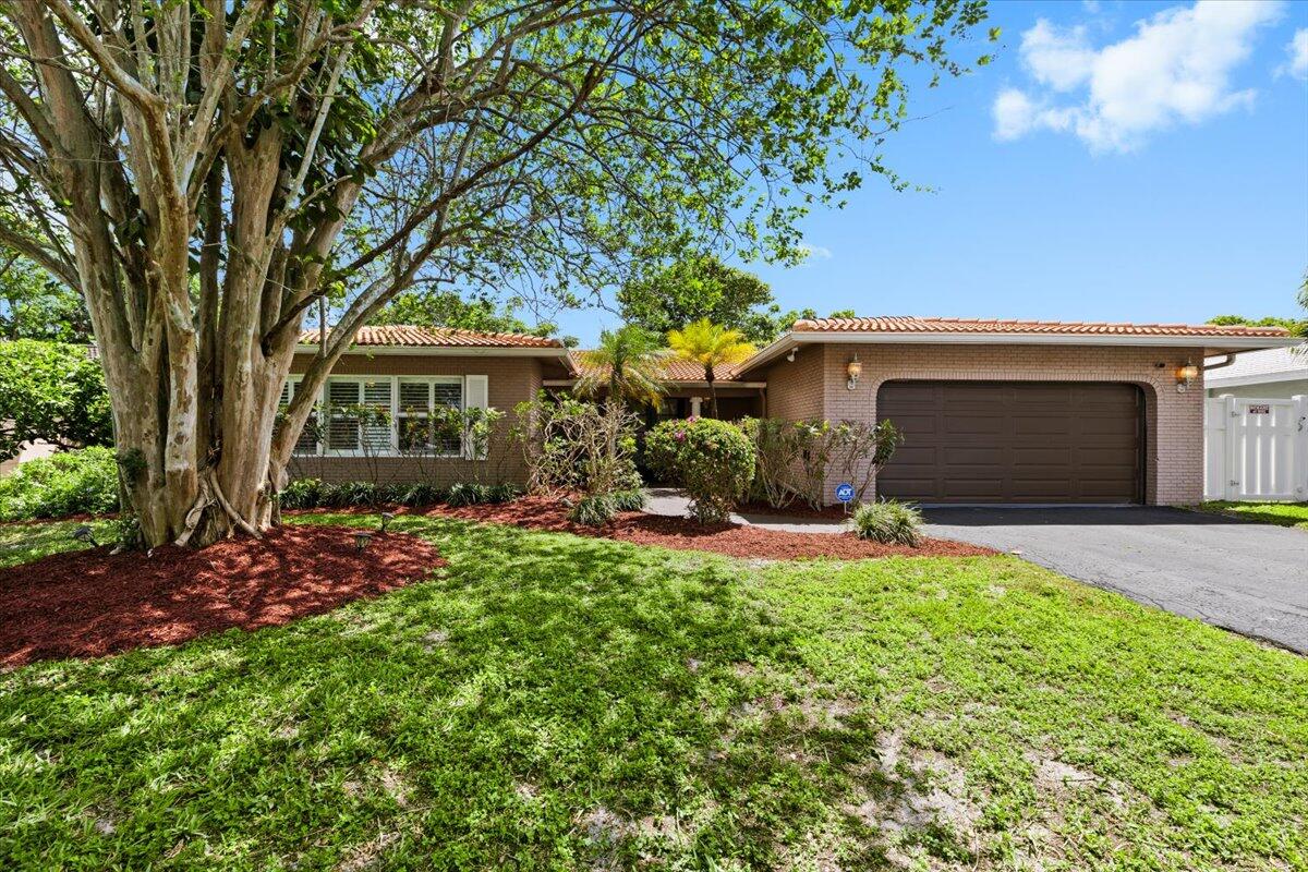 CORAL SPRINGS COUNTRY CLUB - Residential