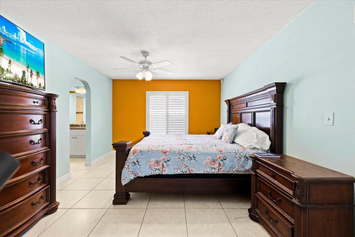 CORAL SPRINGS COUNTRY CLUB - Residential