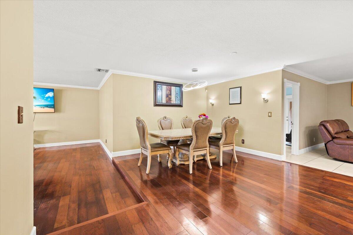 CORAL SPRINGS COUNTRY CLUB - Residential