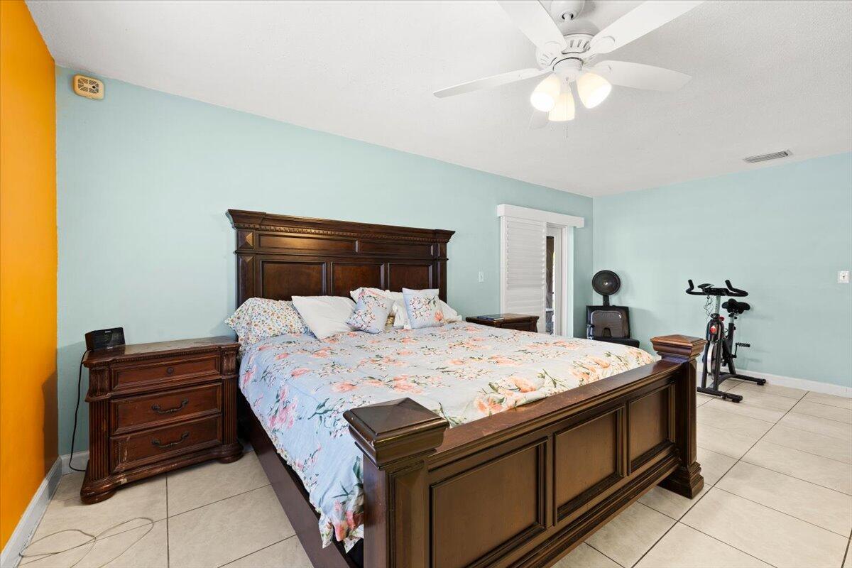 CORAL SPRINGS COUNTRY CLUB - Residential