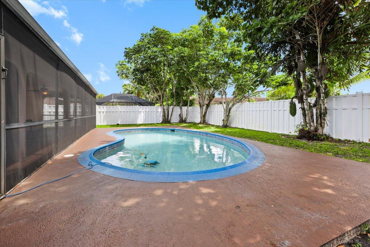 CORAL SPRINGS COUNTRY CLUB - Residential