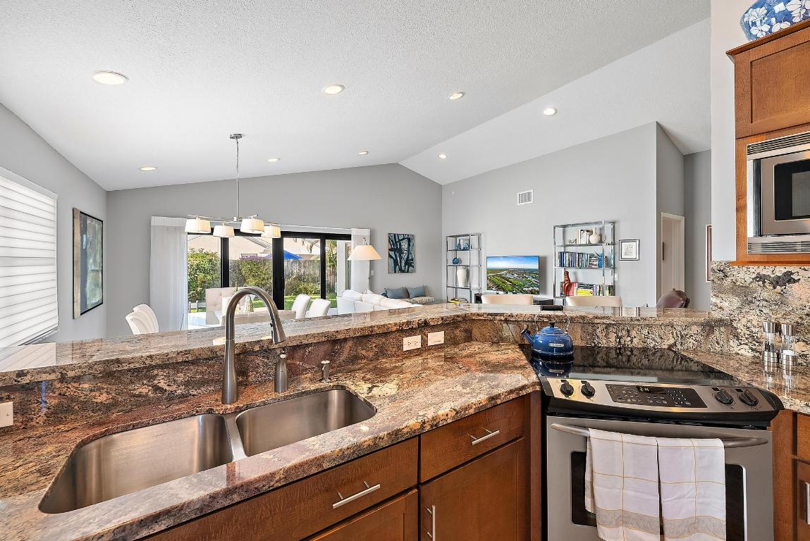 CRYSTAL POINTE PL 5 - Residential