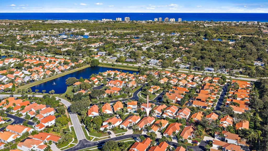 Photo of 2512 La Cristal Circle, Palm Beach Gardens, FL 33410 (MLS # R11150026)