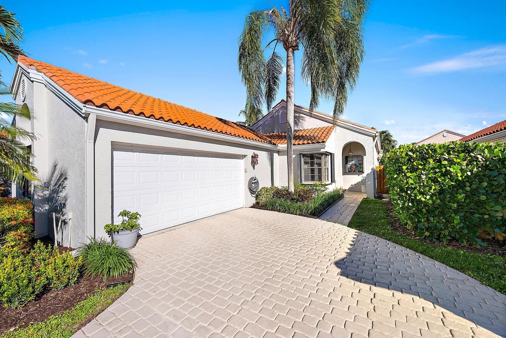 Photo of 2512 La Cristal Circle, Palm Beach Gardens, FL 33410 (MLS # R11150026)