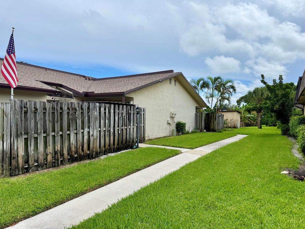 Photo of 1301 Waterview Circle, Palm Springs, FL 33461 (MLS # R11126107)