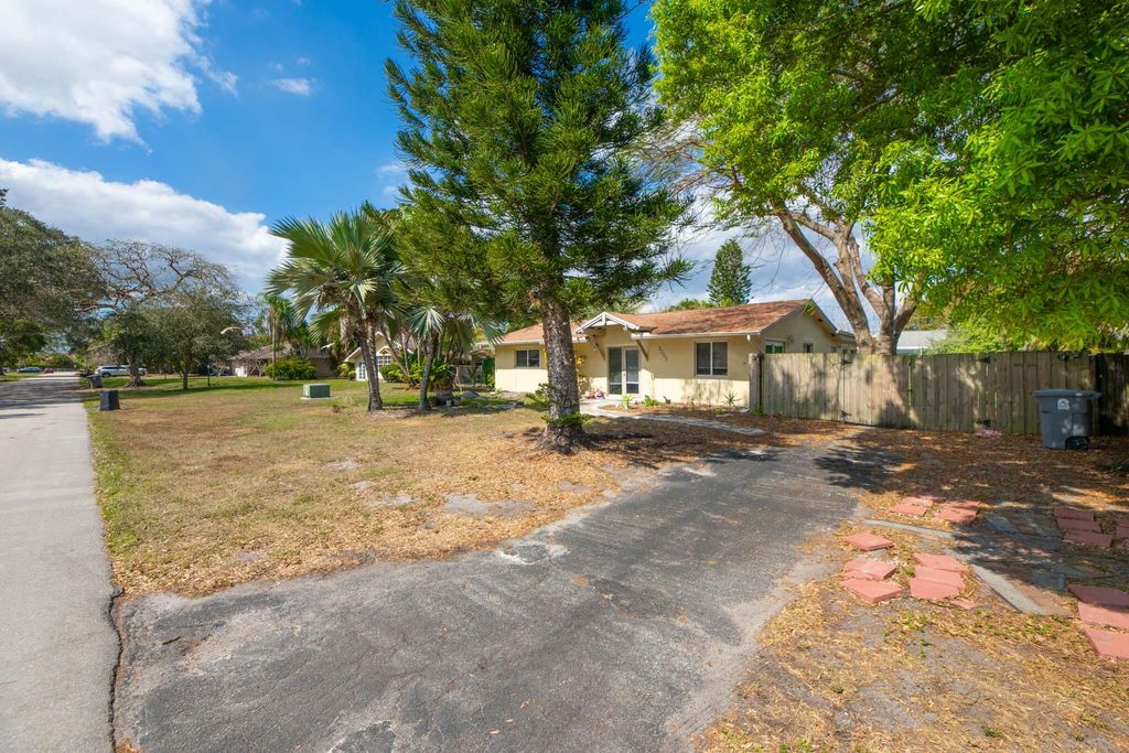 Photo of 4605 Frances Drive, Delray Beach, FL 33445 (MLS # R11162206)