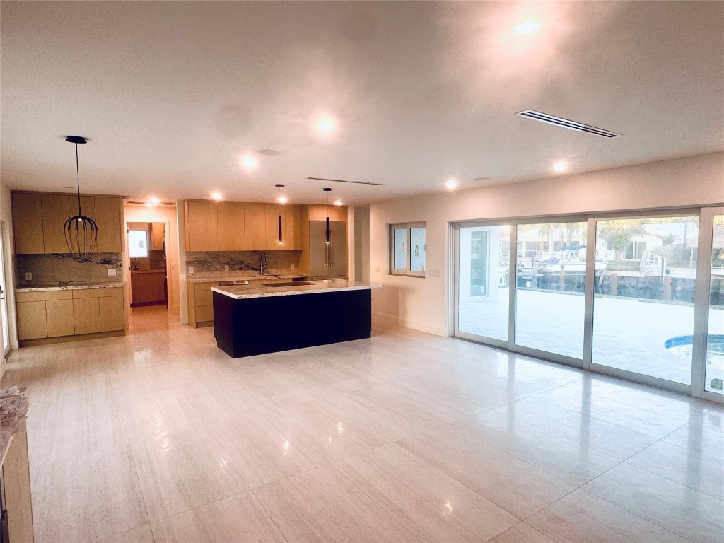 Country Club Isles 42-40 - Residential