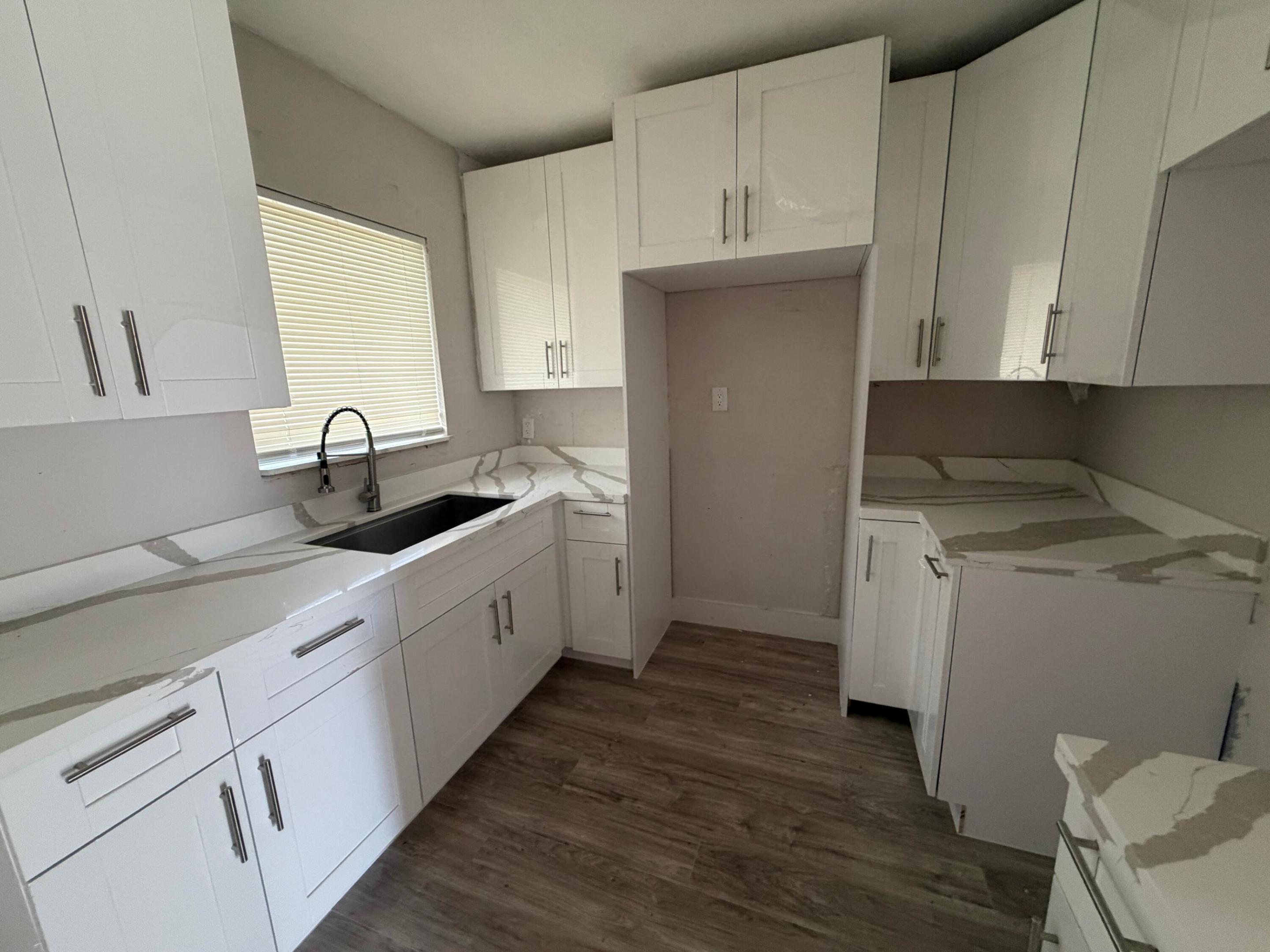 View photos, virtual tours, details... 1437 NW 10th Place
