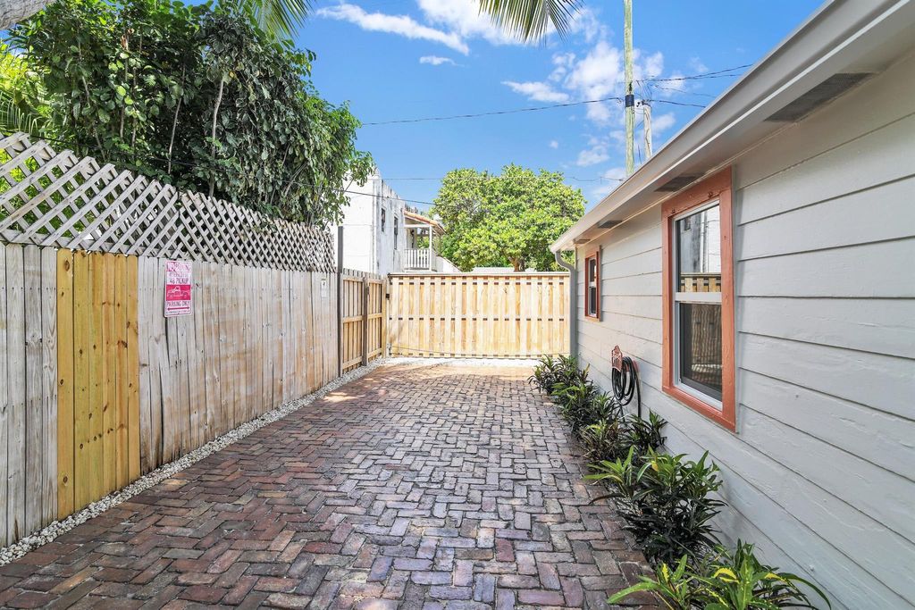 Photo of 315 S K Street #2, Lake Worth Beach, FL 33460 (MLS # R11102899)