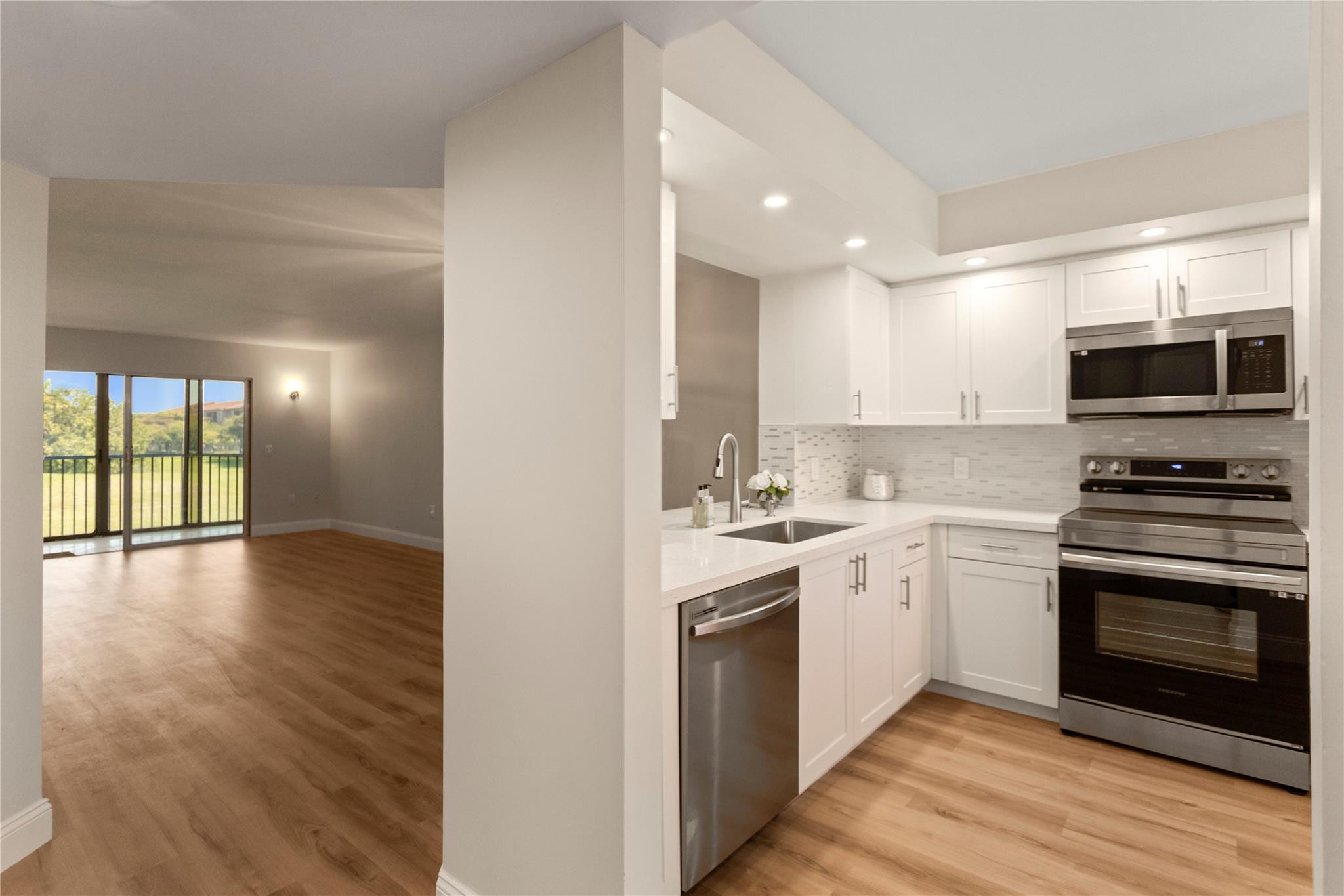 IVANHOE EAST - Residential Lease