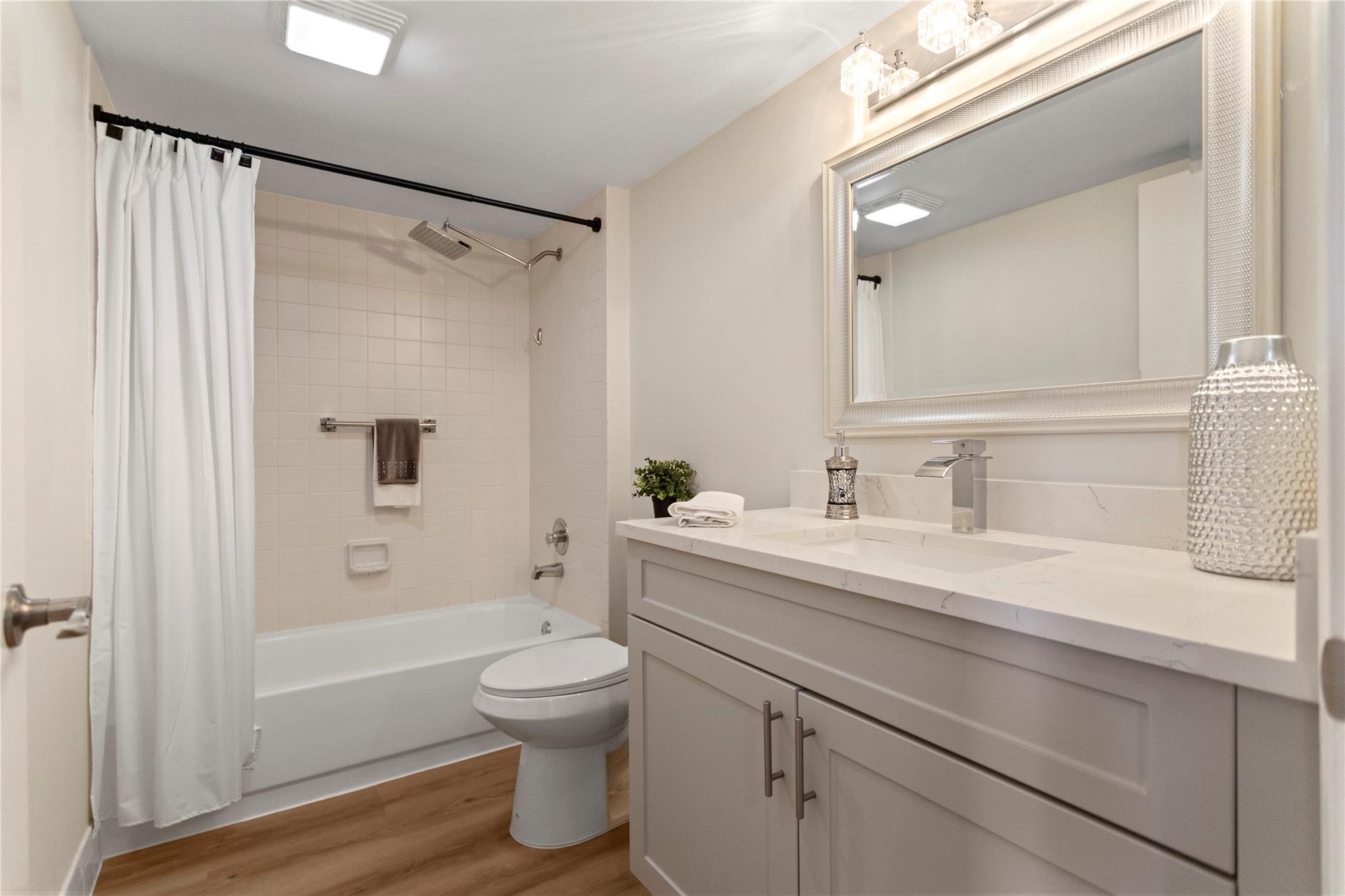 IVANHOE EAST - Residential Lease