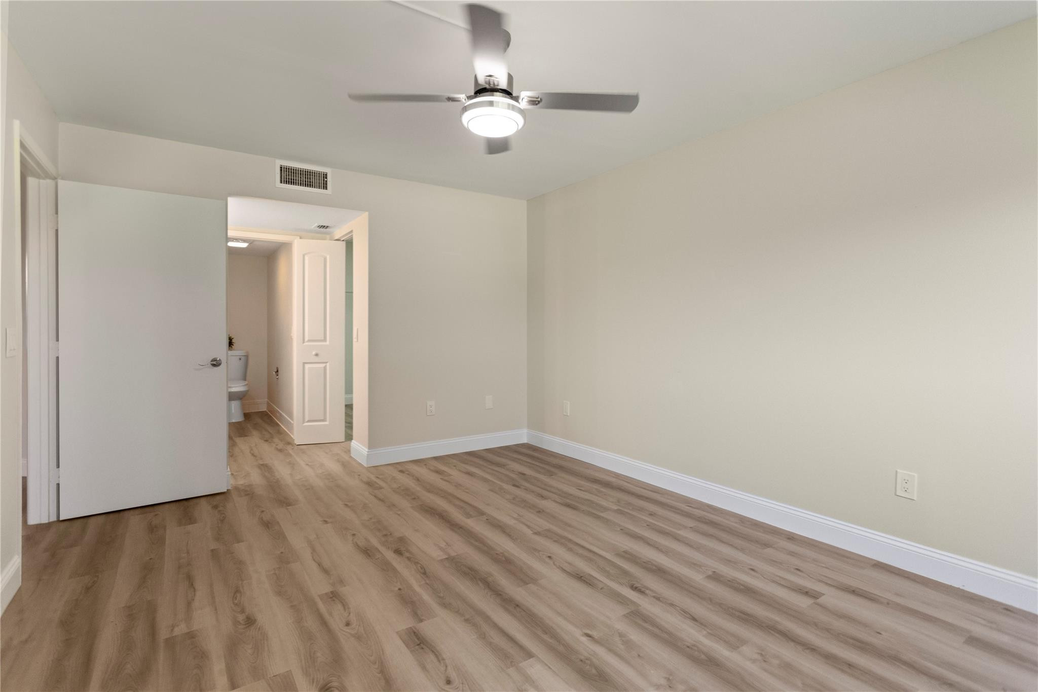 IVANHOE EAST - Residential Lease