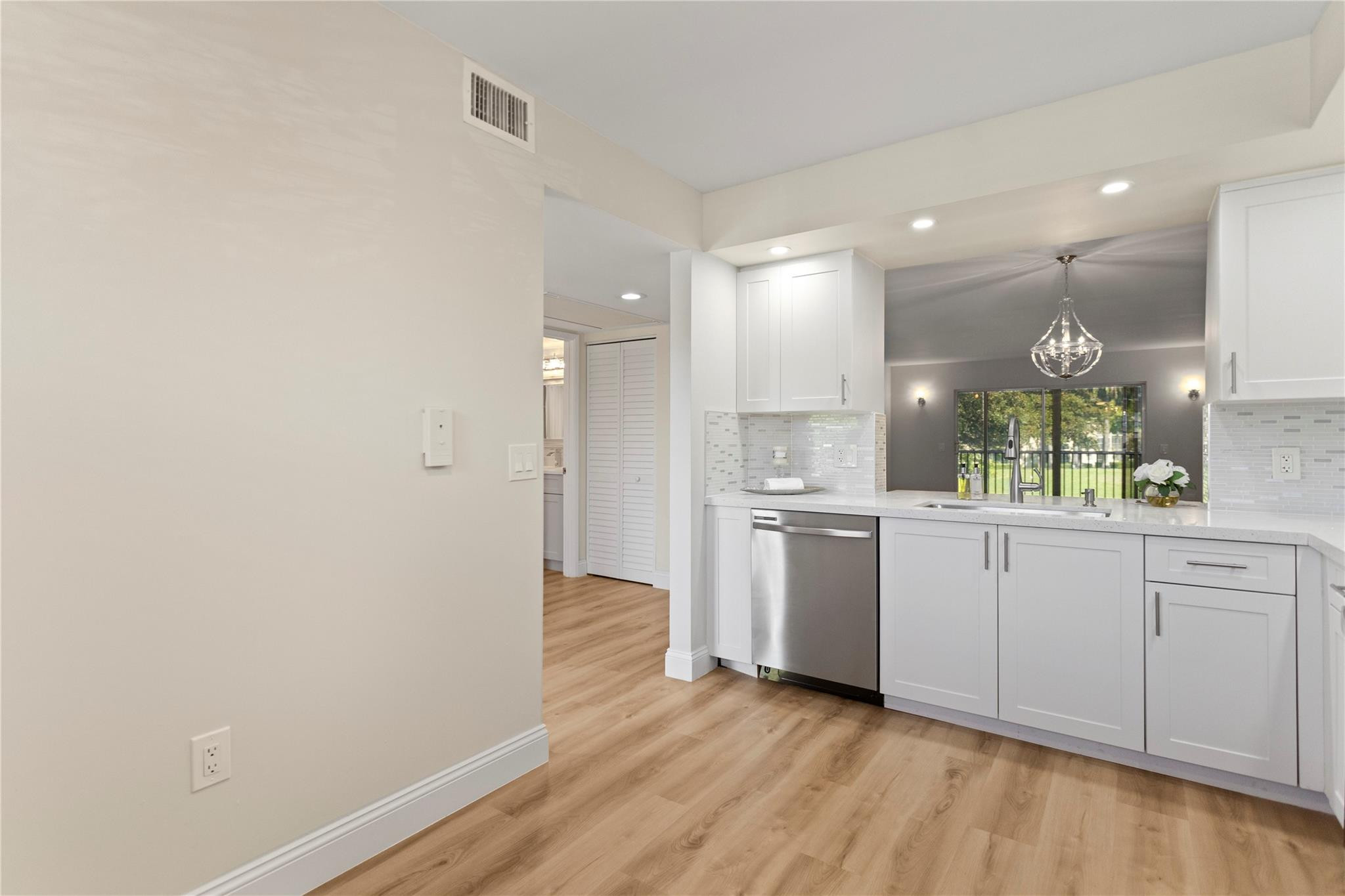 IVANHOE EAST - Residential Lease