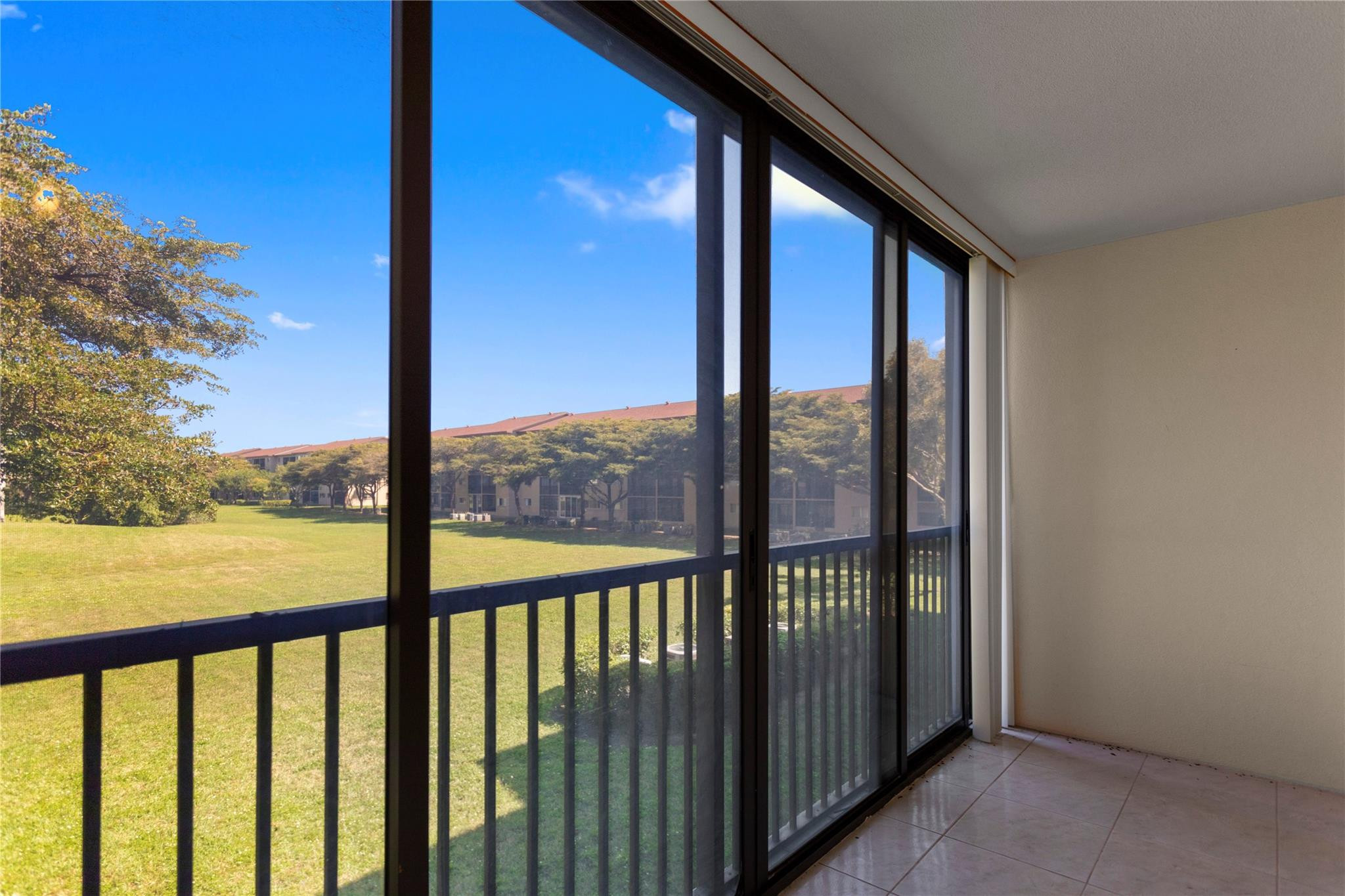 IVANHOE EAST - Residential Lease