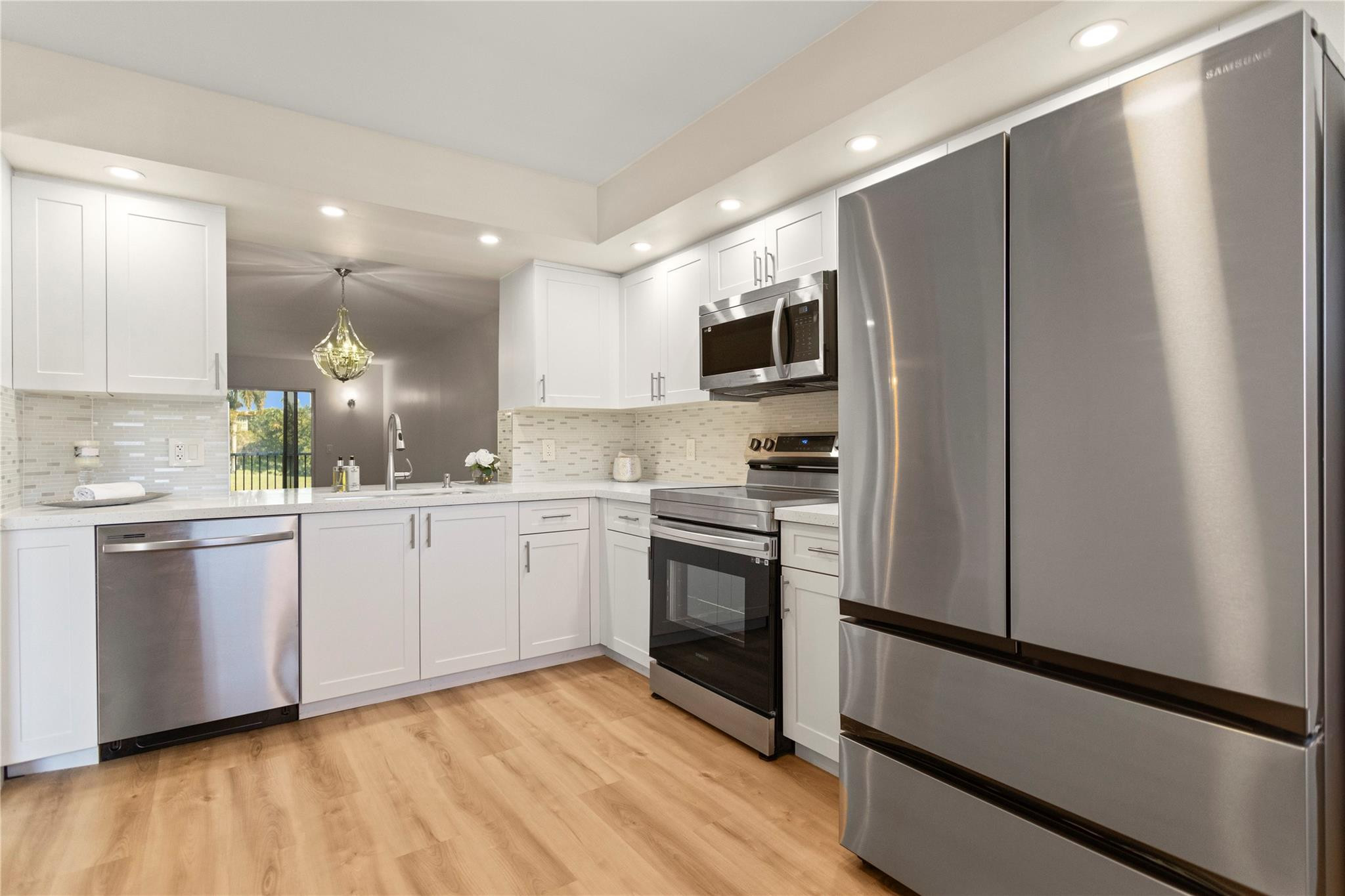 IVANHOE EAST - Residential Lease