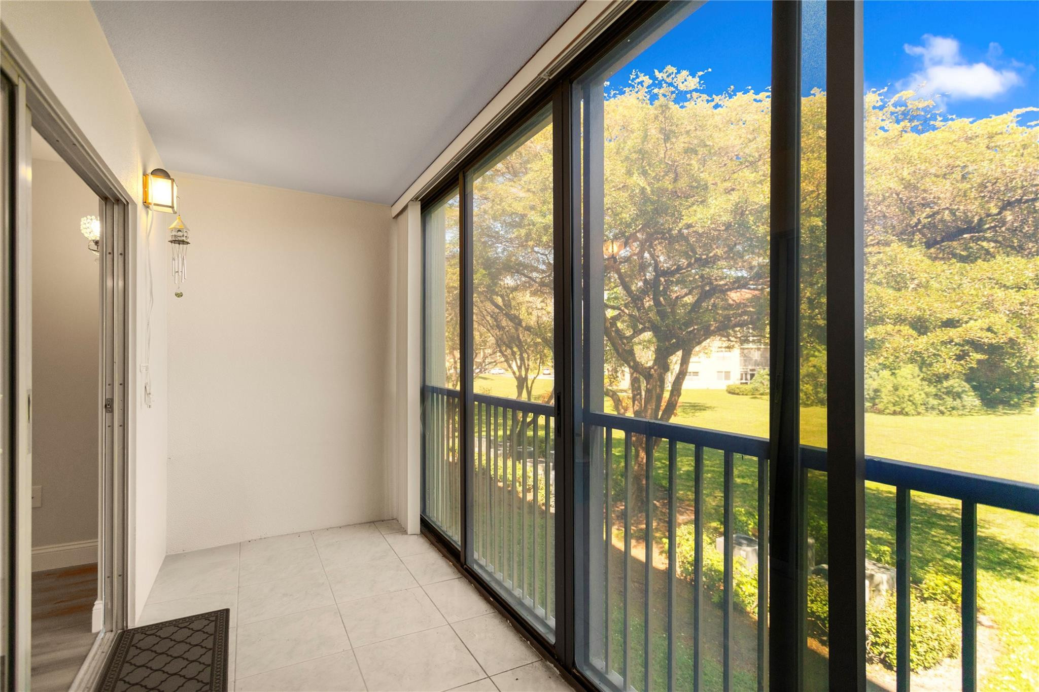 IVANHOE EAST - Residential Lease