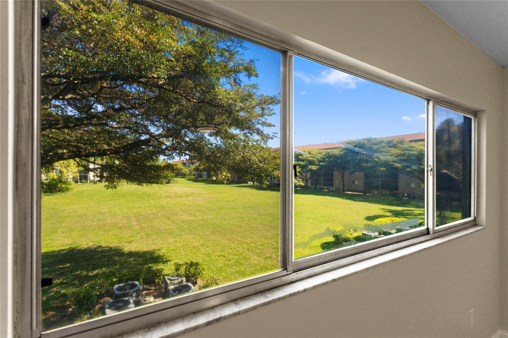 IVANHOE EAST - Residential Lease