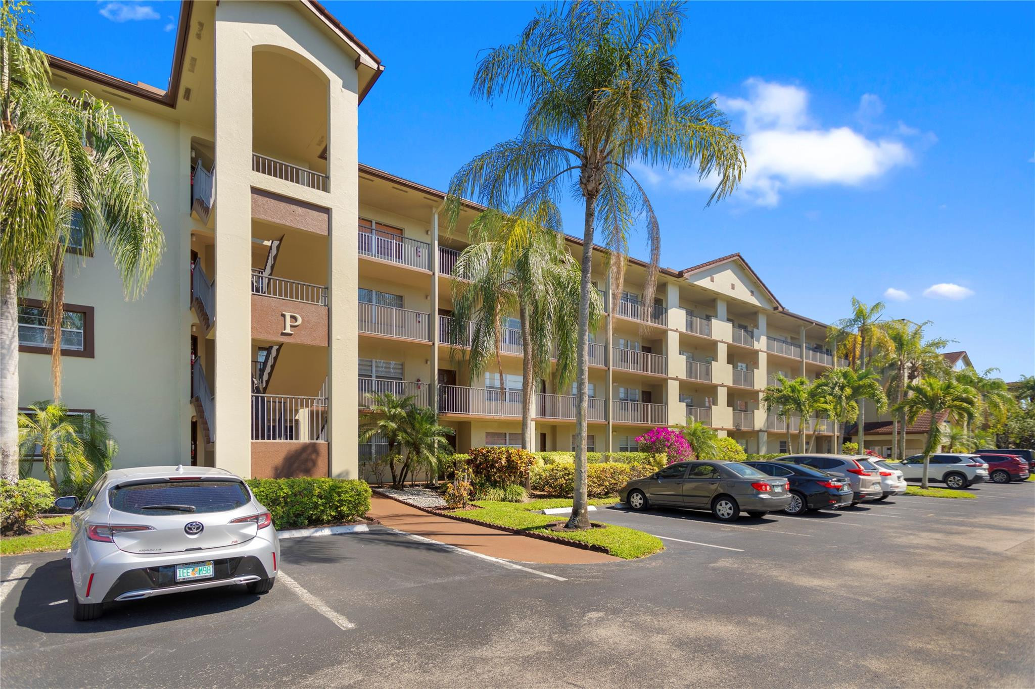 IVANHOE EAST - Residential Lease