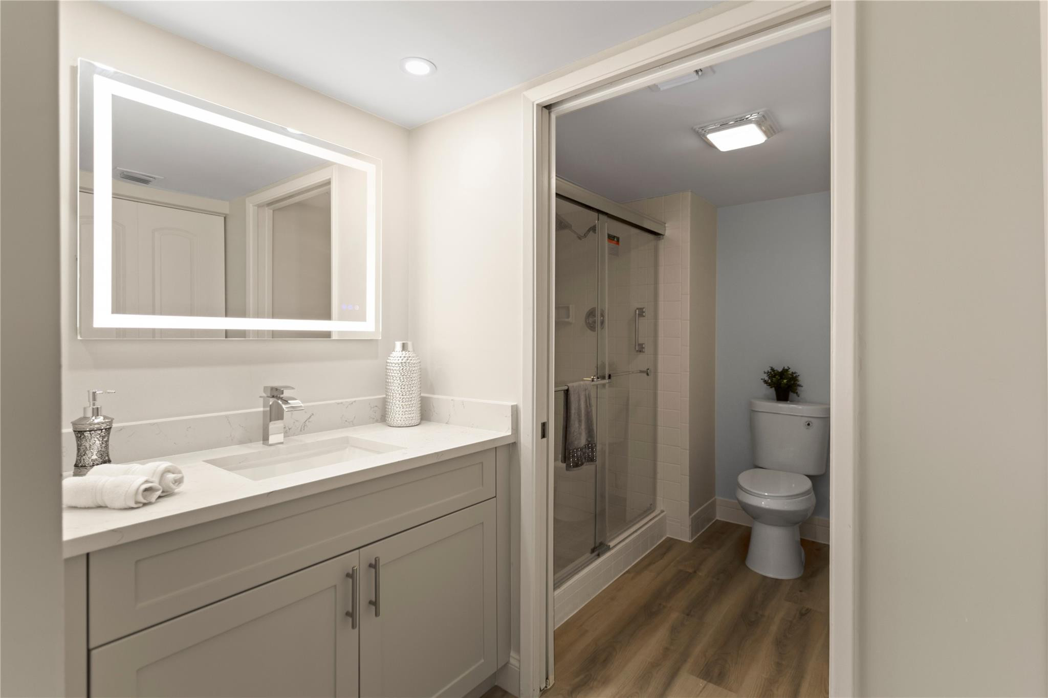 IVANHOE EAST - Residential Lease