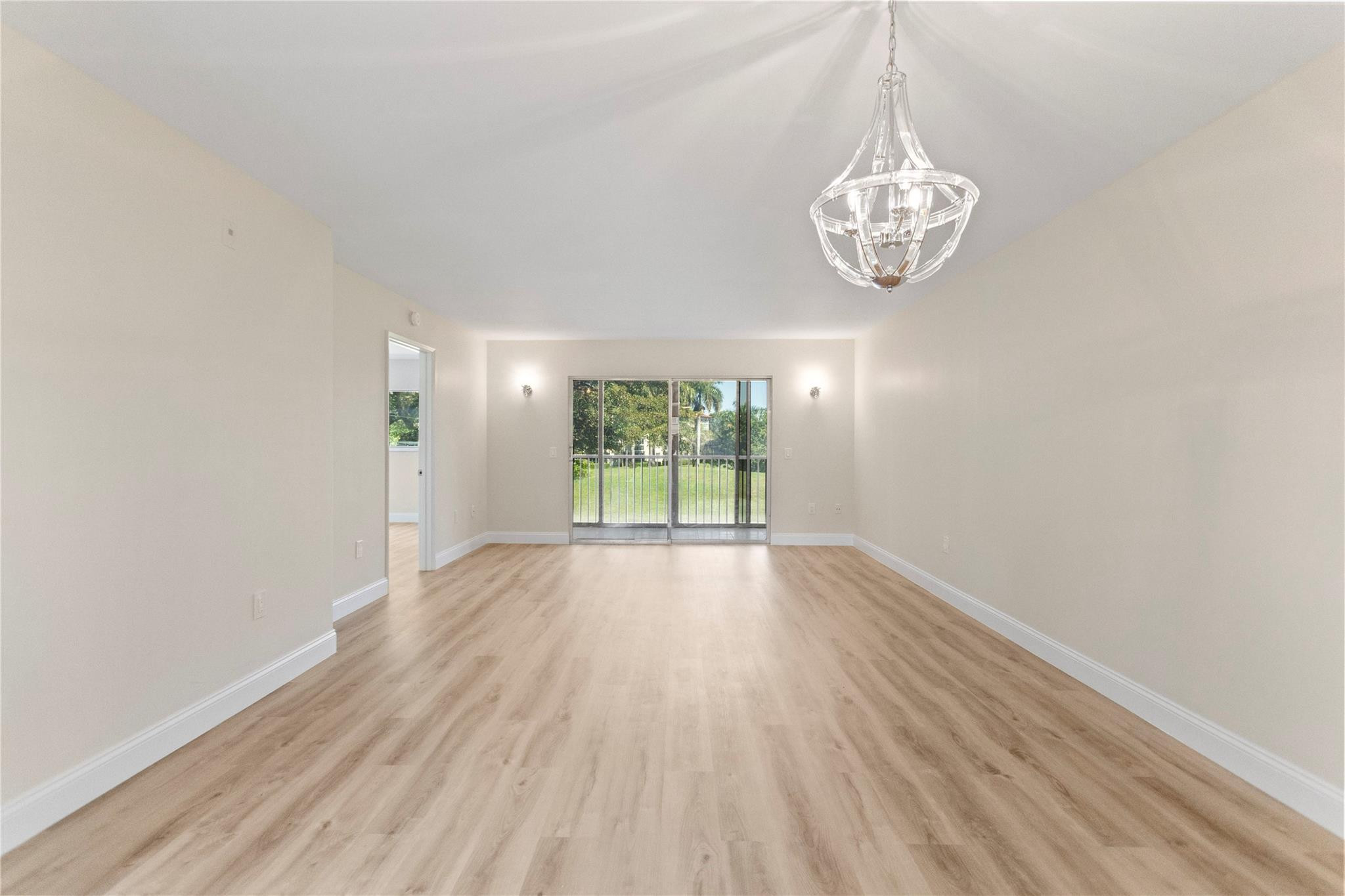 IVANHOE EAST - Residential Lease