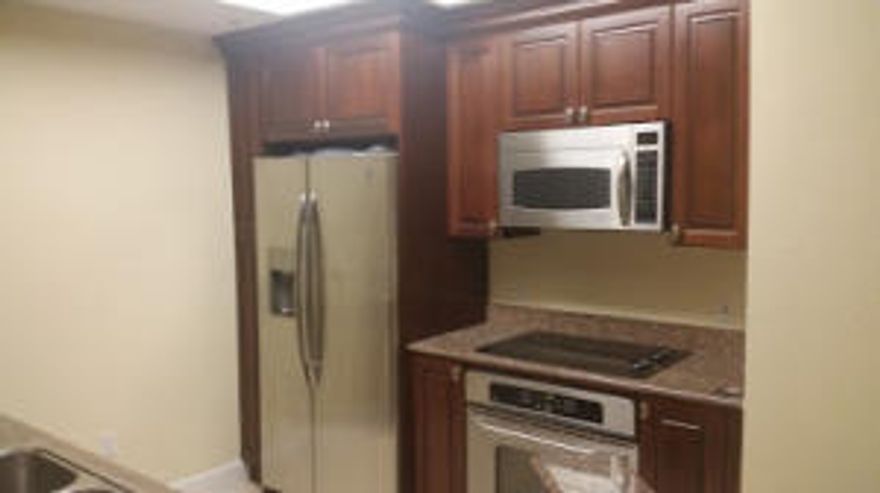 best location in  boynton bch!!
walk to dining, retail, night life. 

LOWEST PRICED 2BR IN VIZCAYA LAKES!

cable, internet, water  inc in rent saves you more $$$$. 

resort style living: ample closet space. covered garage parking.

fully loaded, granite, stainless steel, 3 pools, 24hr gym. split floor plan, perfect for roomates