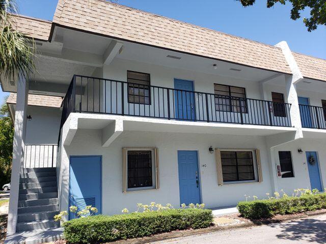 Newly Renovated , Turn Key Condo , Fully Furnished , Gated Community with Tennis & Pool To Use , Minutes to All shopping & The Beaches , Close To Down Town Delray Night Life