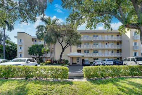 1332 Bayview Dr Unit 203, Fort Lauderdale, FL MLS: F10498700