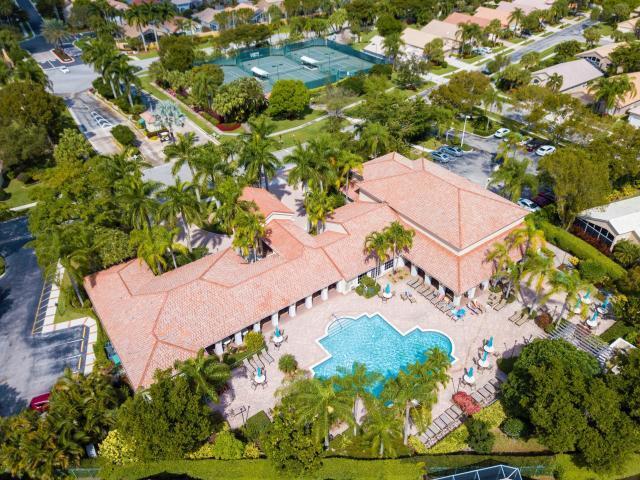 LAKERIDGE GREENS AT PIPERS GLEN - Residential