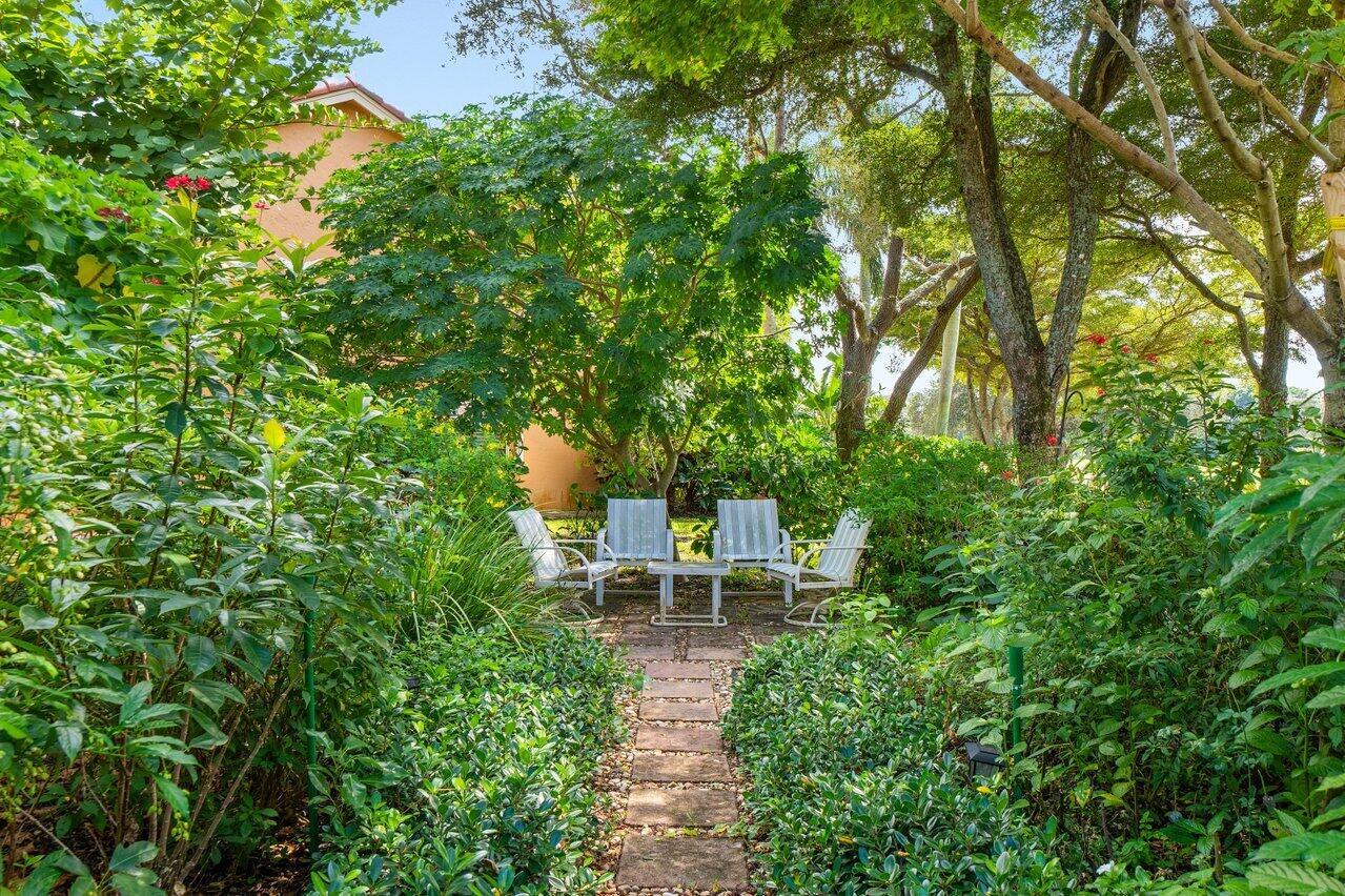 LAKERIDGE GREENS AT PIPERS GLEN - Residential