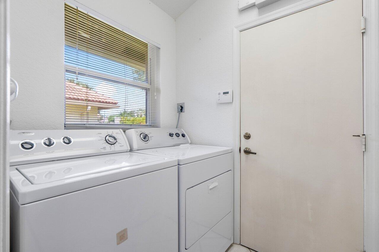 LAKERIDGE GREENS AT PIPERS GLEN - Residential