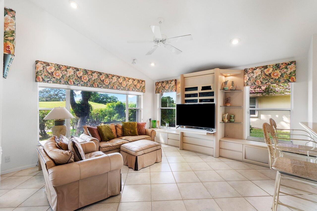 LAKERIDGE GREENS AT PIPERS GLEN - Residential