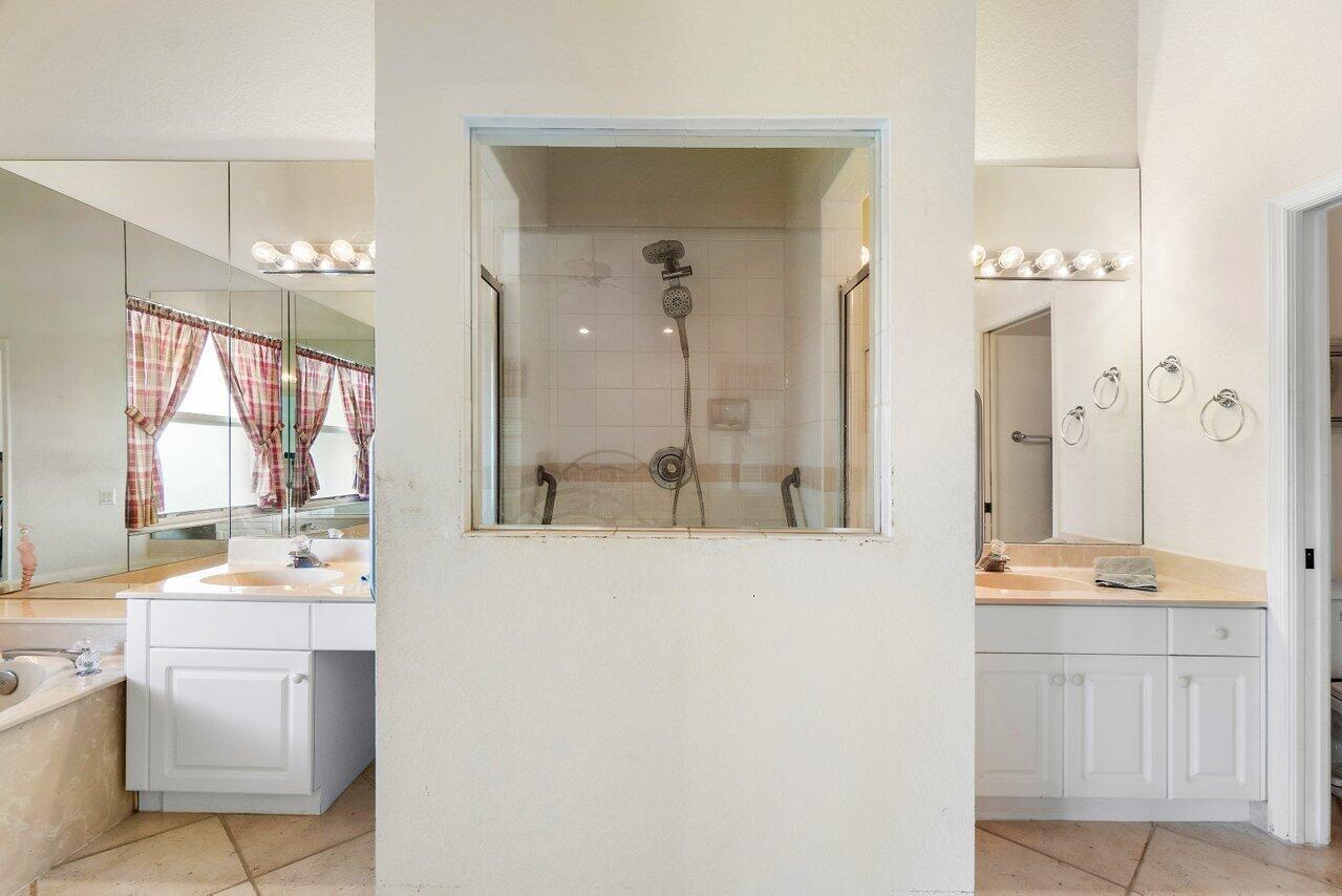 LAKERIDGE GREENS AT PIPERS GLEN - Residential