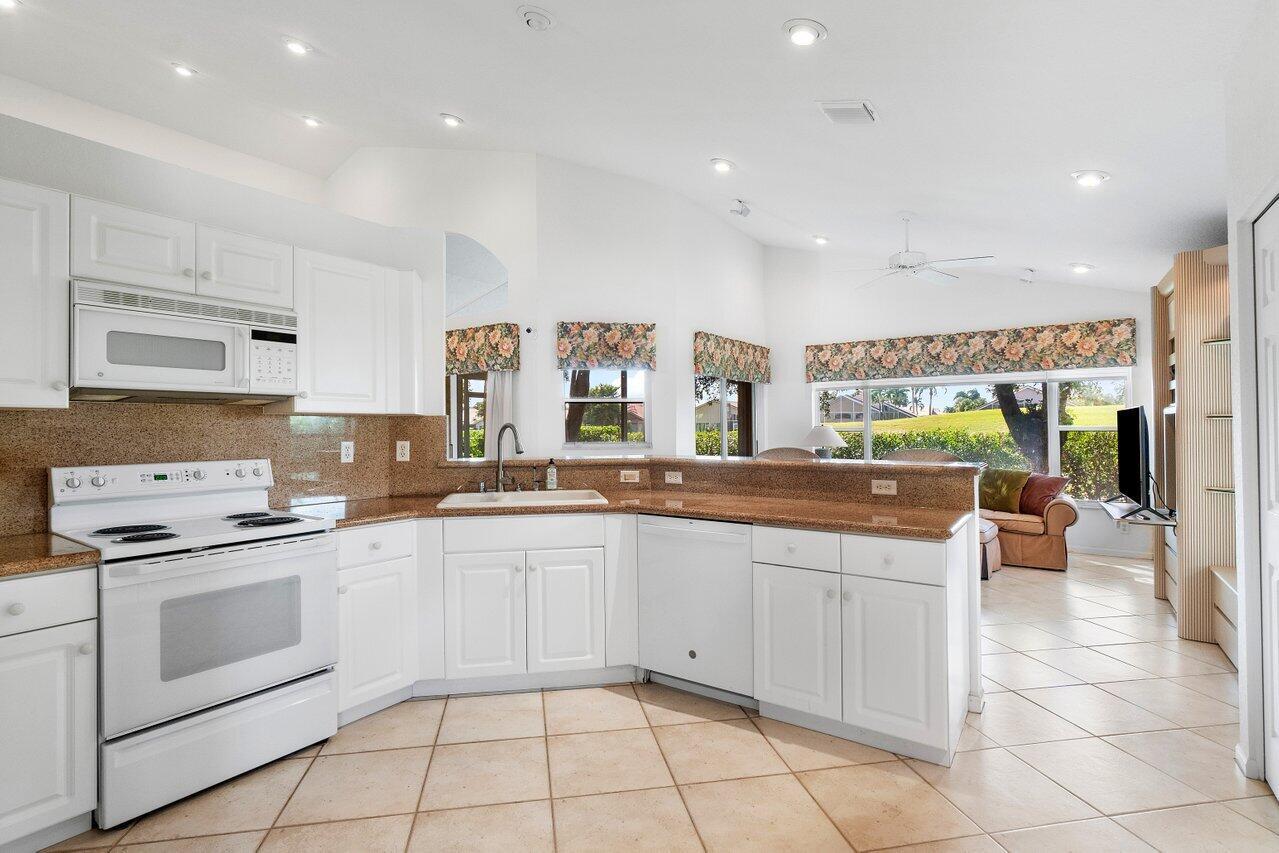 LAKERIDGE GREENS AT PIPERS GLEN - Residential