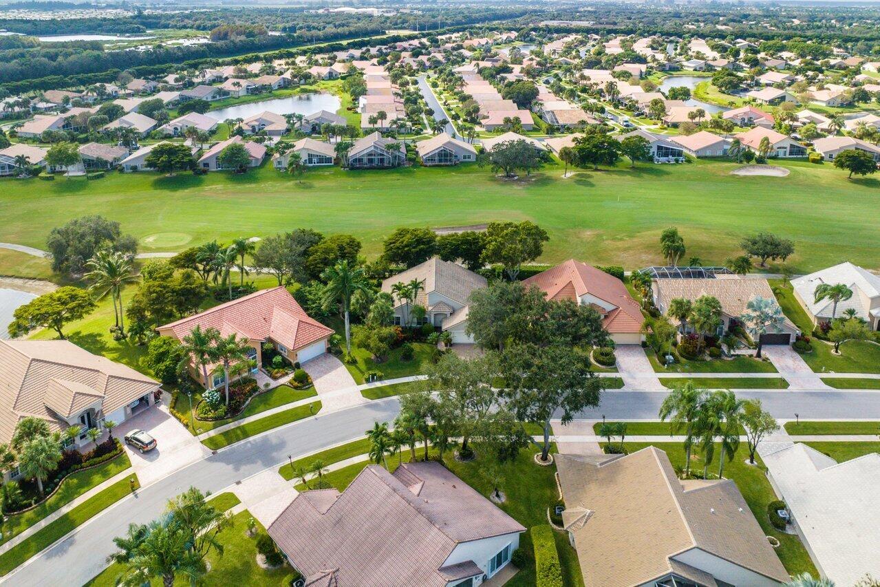 LAKERIDGE GREENS AT PIPERS GLEN - Residential