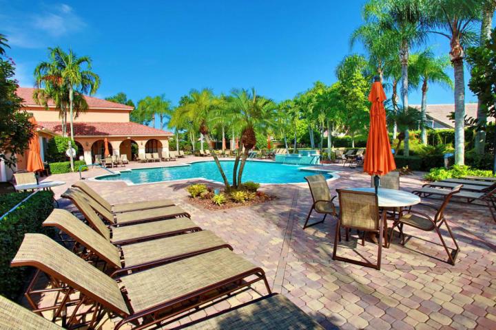 LAKERIDGE GREENS AT PIPERS GLEN - Residential