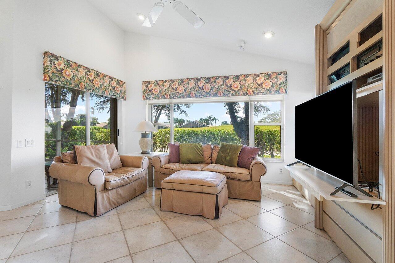 LAKERIDGE GREENS AT PIPERS GLEN - Residential