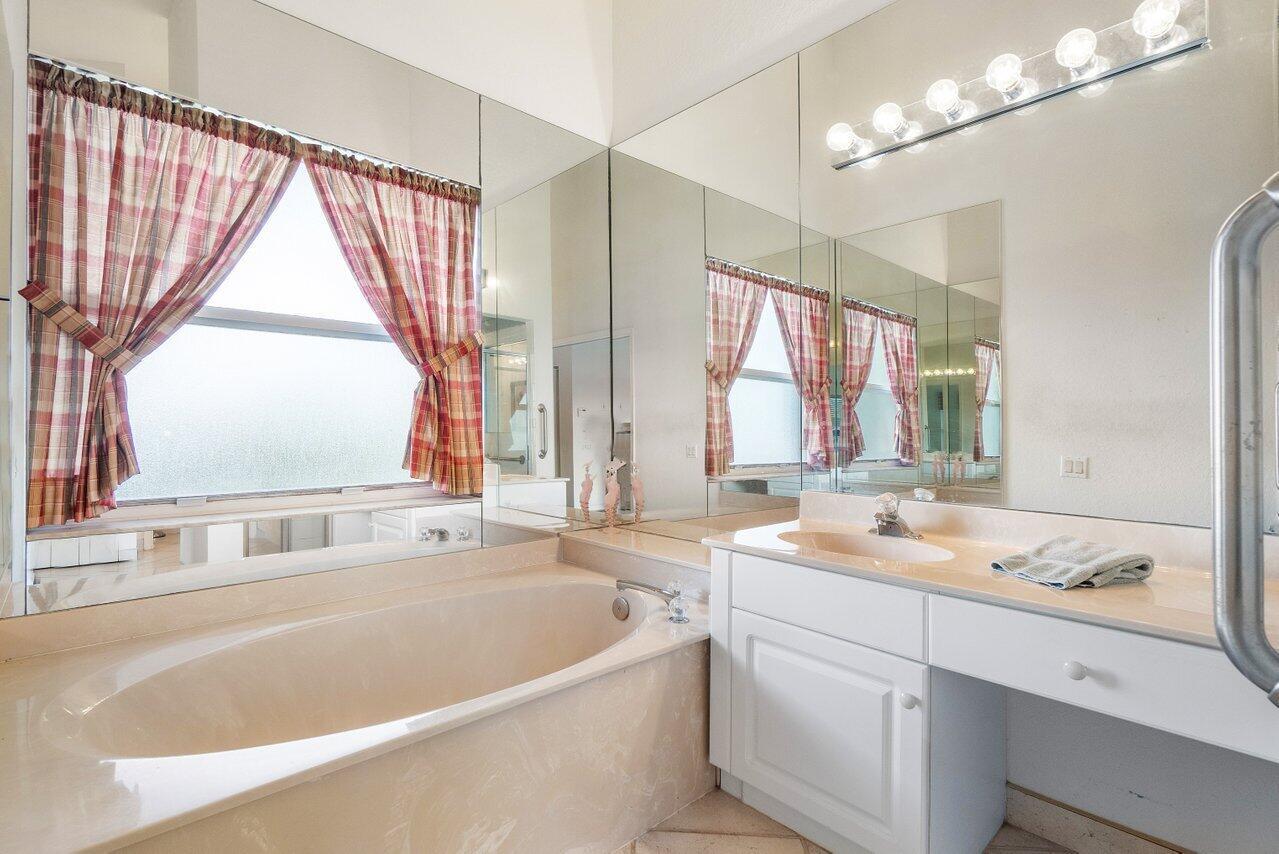 LAKERIDGE GREENS AT PIPERS GLEN - Residential