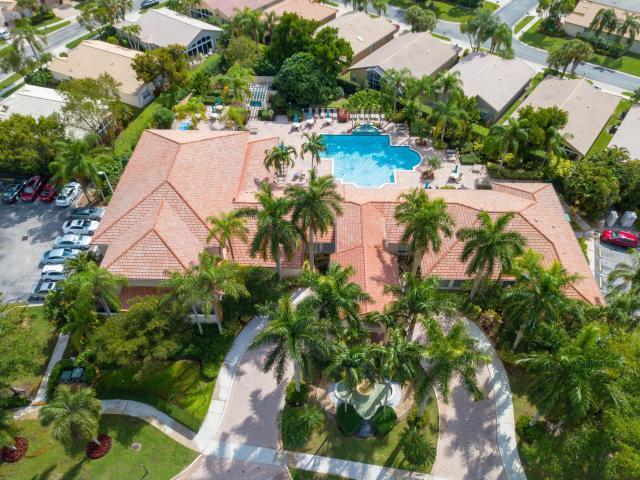 LAKERIDGE GREENS AT PIPERS GLEN - Residential