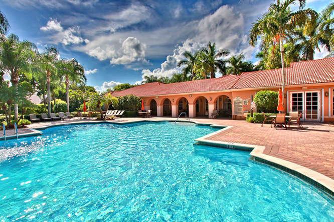 LAKERIDGE GREENS AT PIPERS GLEN - Residential