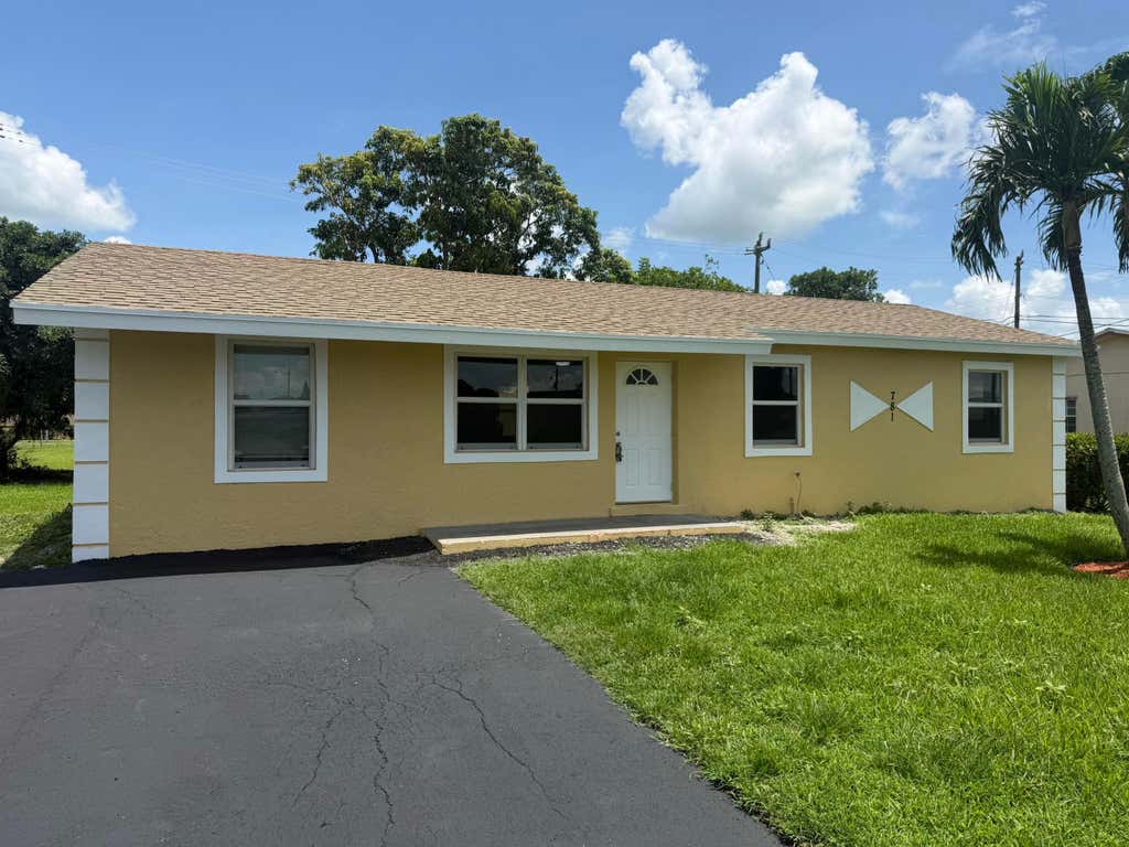 Photo of 781 SW 12TH Street, Belle Glade, FL 33430 (MLS # B26056294)