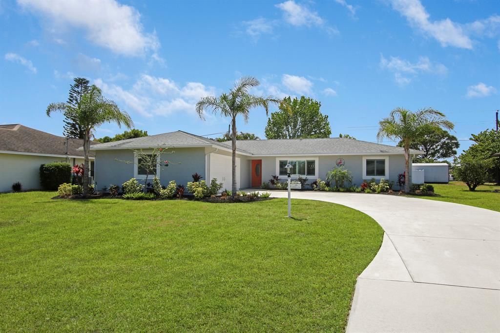 Photo of 458 SE Lamon Lane, Port Saint Lucie, FL 34983 (MLS # R10706329)