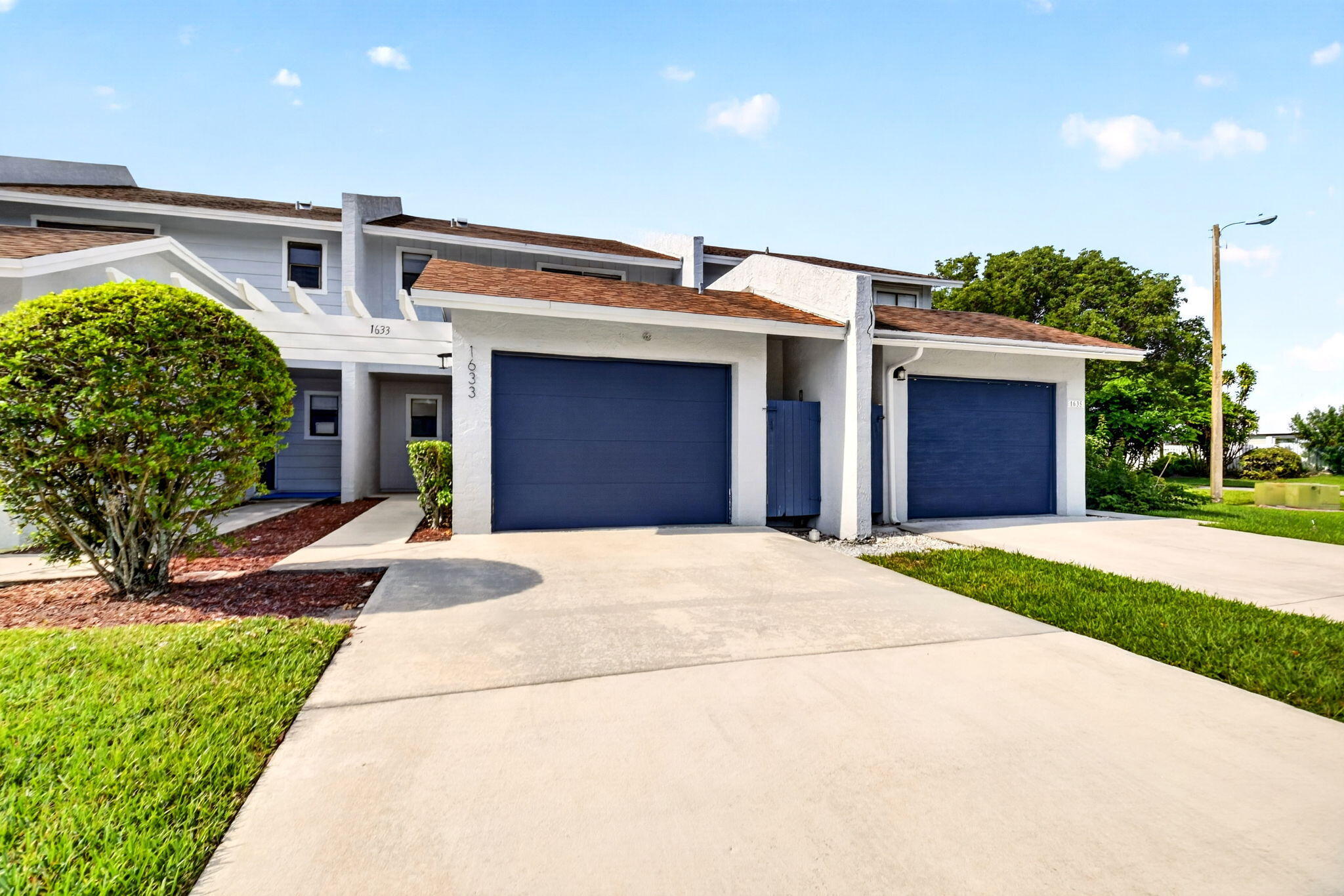 1633 Woodbridge Lakes Circle 1633