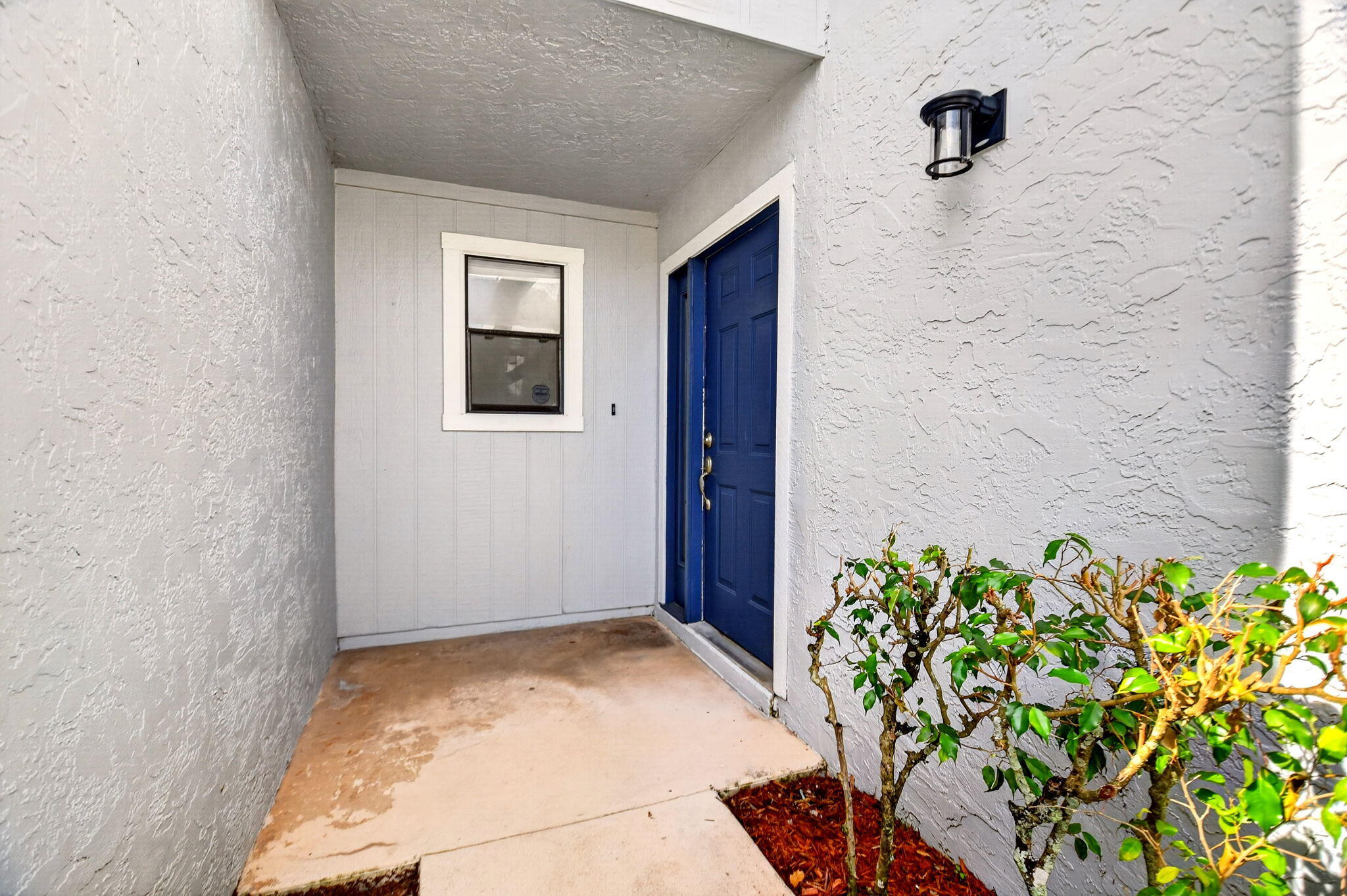 1633 Woodbridge Lakes Circle 1633