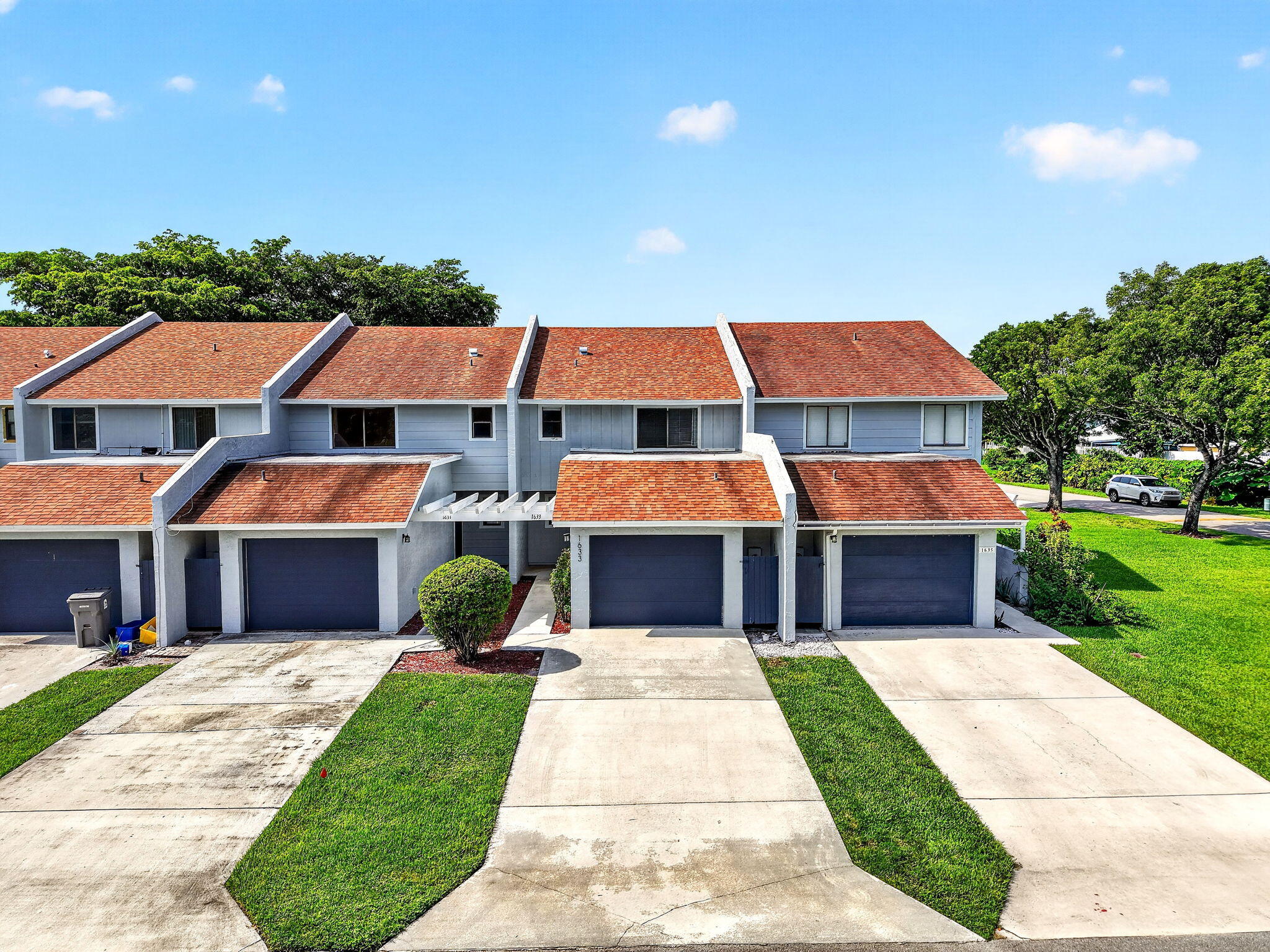 1633 Woodbridge Lakes Circle 1633