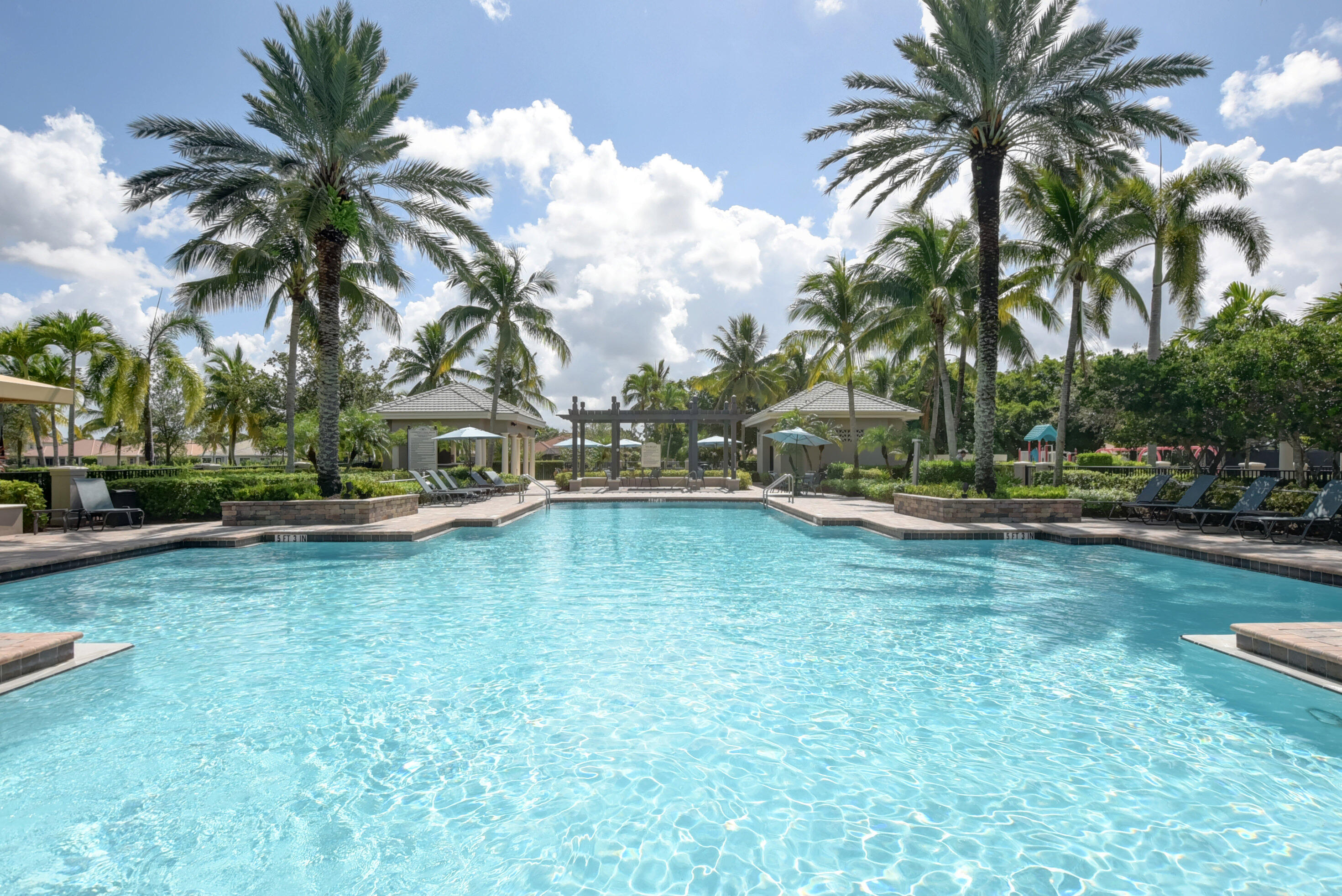 PARKLAND ISLES - Residential