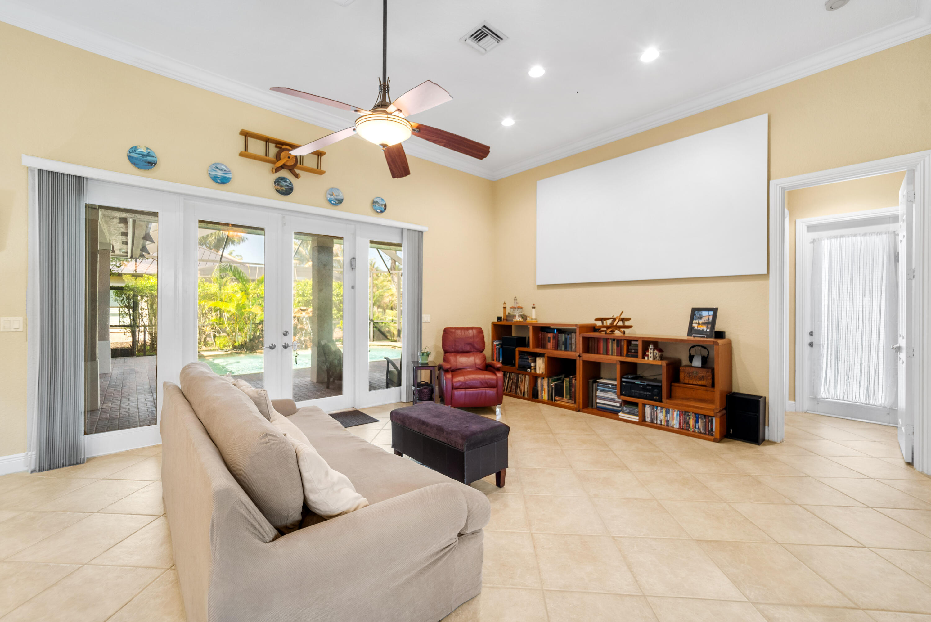 PARKLAND ISLES - Residential