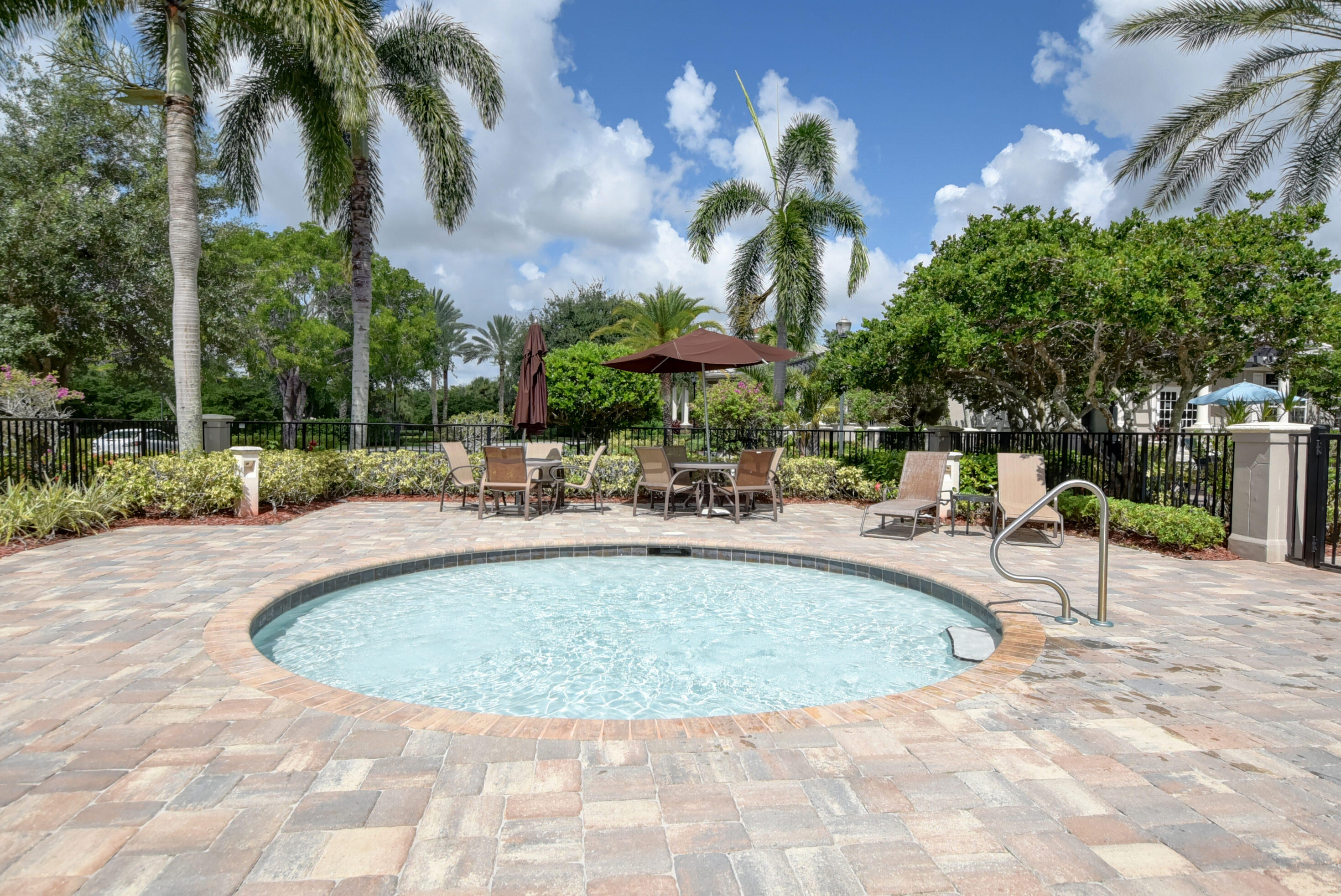 PARKLAND ISLES - Residential